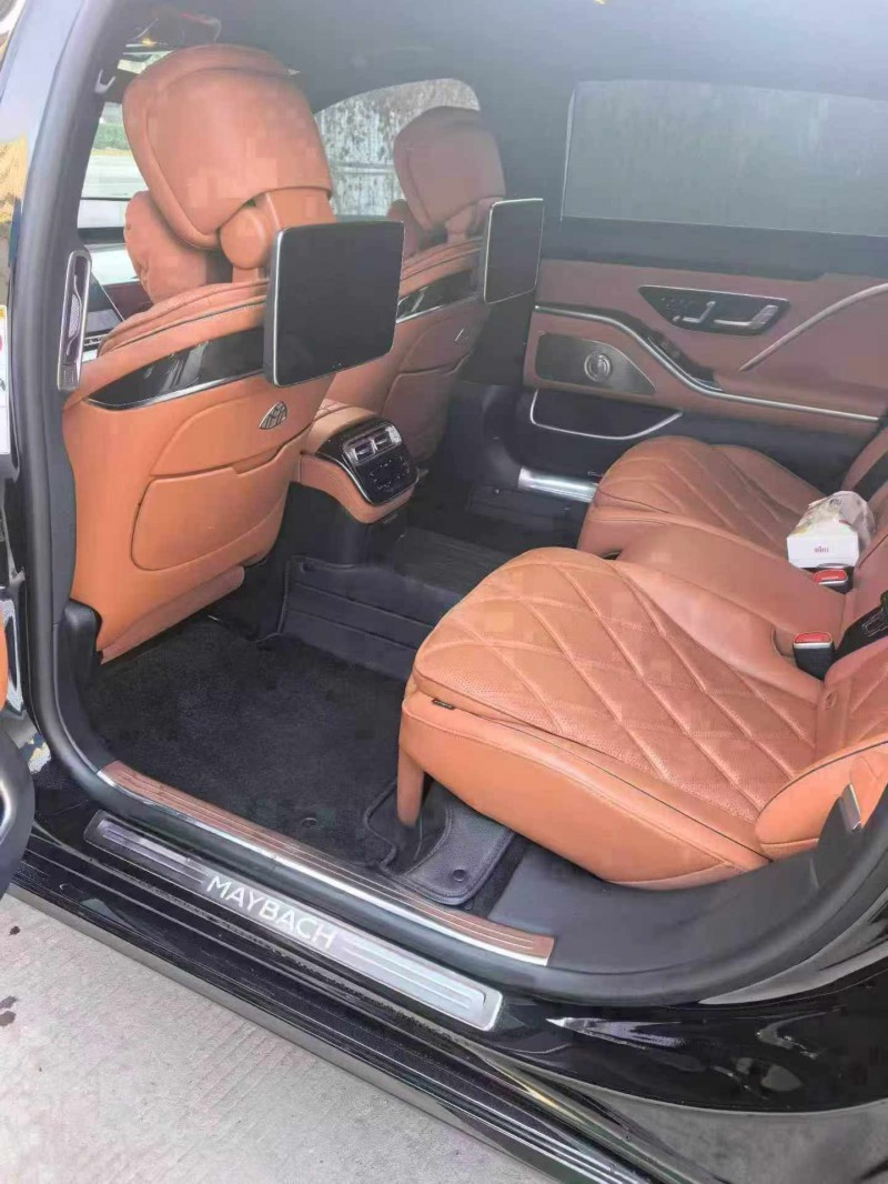新乡25年奔驰迈巴赫S级2