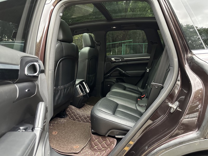 东莞17年保时捷卡宴5