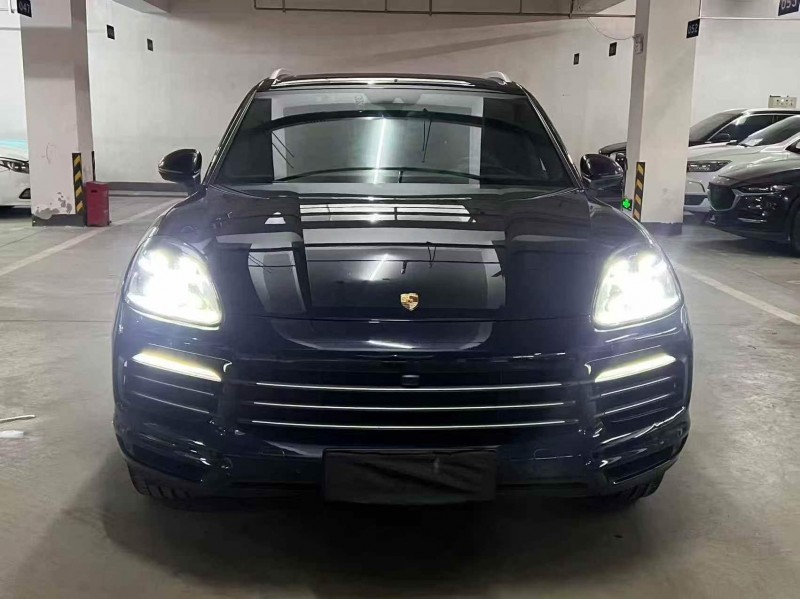 常德21年保时捷卡宴1