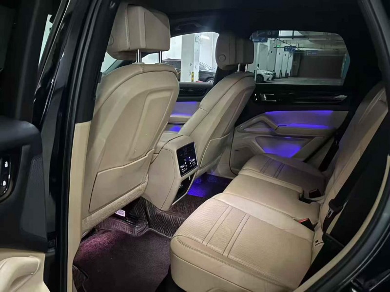 常德21年保时捷卡宴4