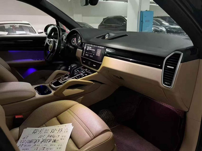 常德21年保时捷卡宴6