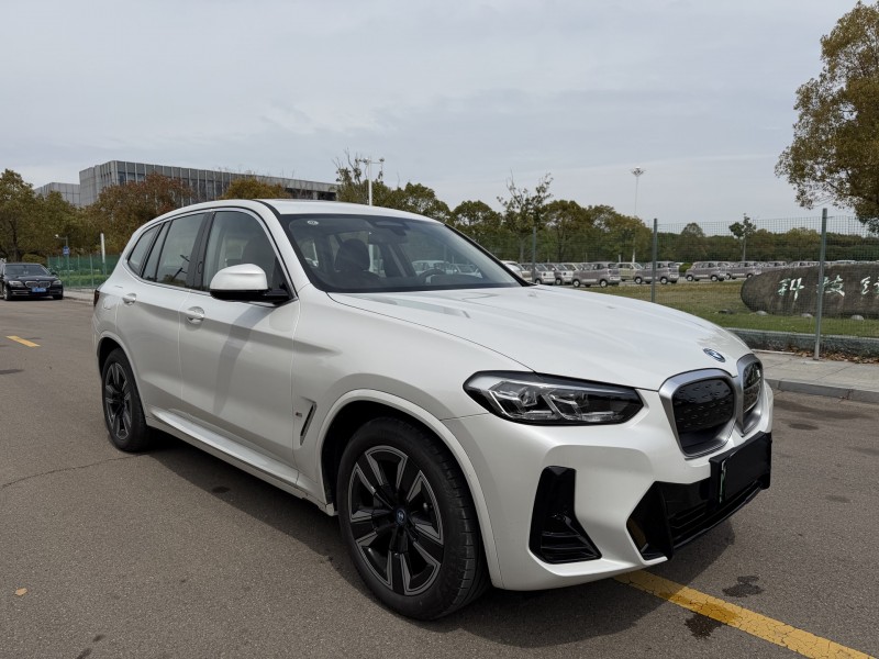 盐城25年宝马IX3