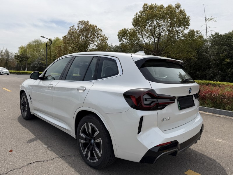 盐城25年宝马IX8