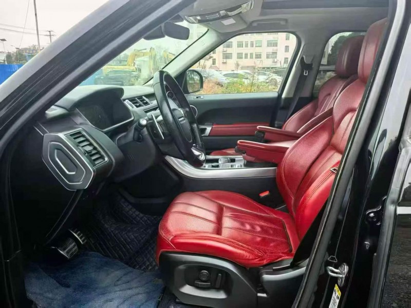 张家界17年路虎揽胜运动4