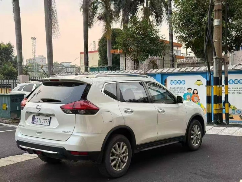 湛江20年日产奇骏3