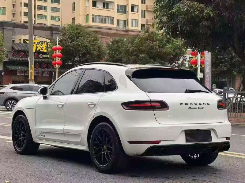 广州17年保时捷Macan7