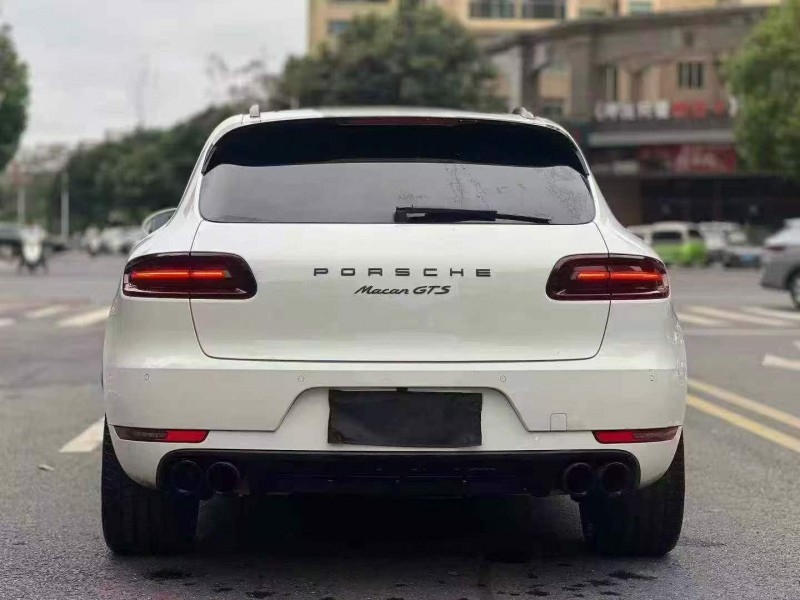广州17年保时捷Macan9