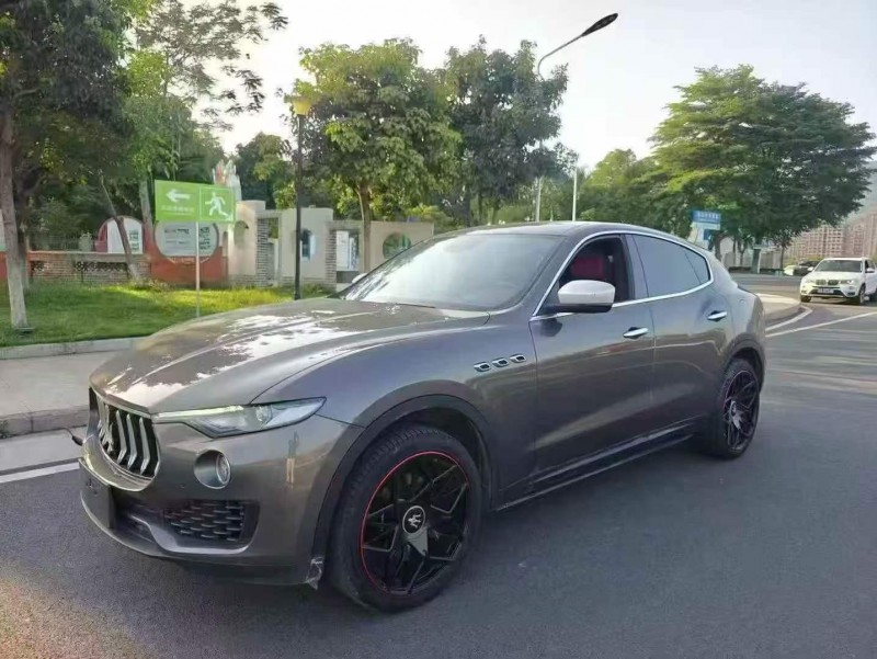 邵陽20年瑪莎拉蒂Levante2