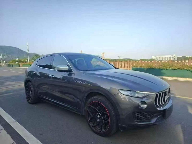 邵陽20年瑪莎拉蒂Levante3