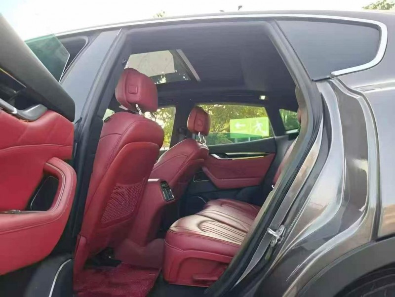 邵陽20年瑪莎拉蒂Levante5