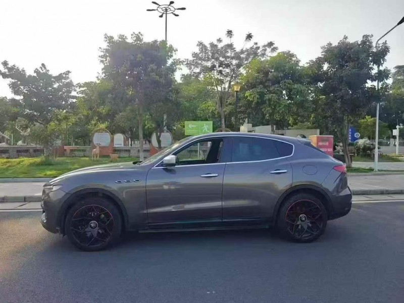 邵陽20年瑪莎拉蒂Levante7