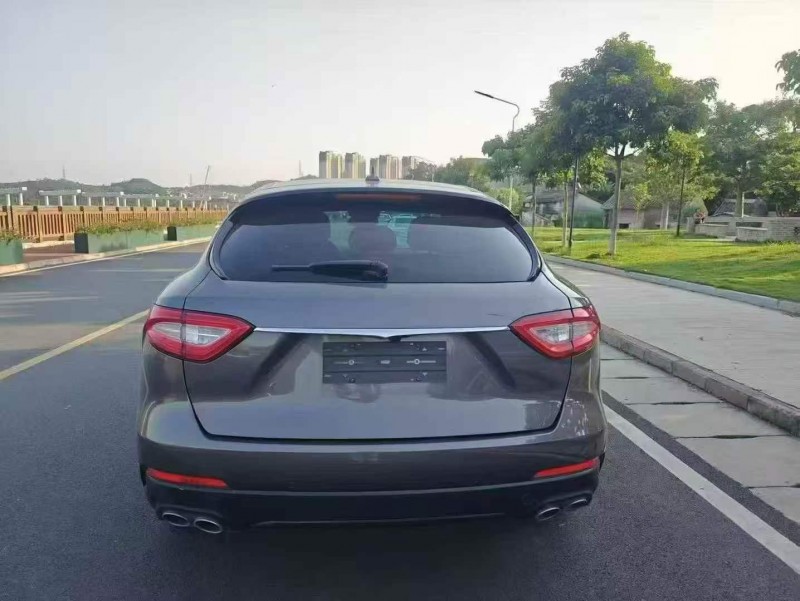 邵陽20年瑪莎拉蒂Levante9