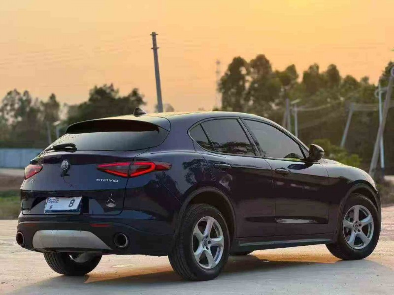 湛江19年阿尔法·罗密欧Stelvio7