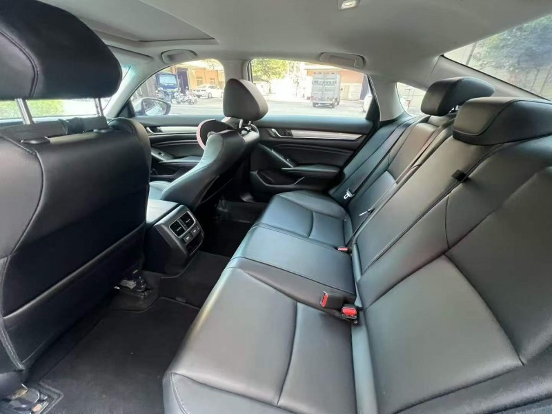 东莞22年本田雅阁7