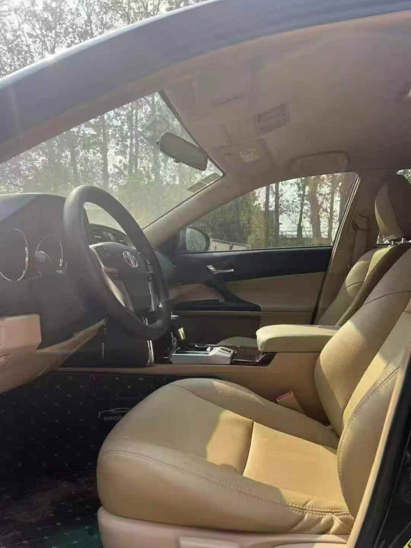 菏泽12年丰田锐志5