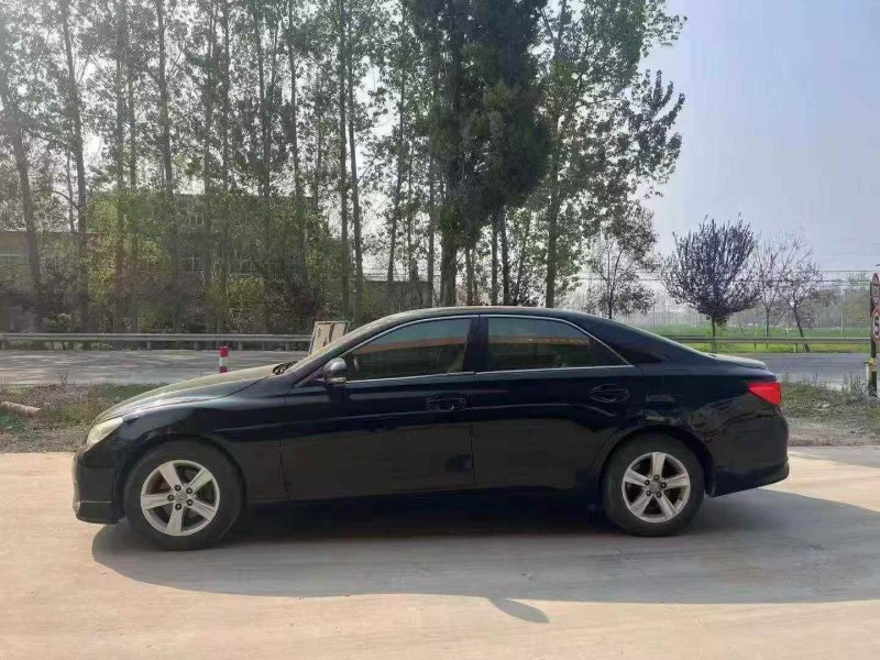 菏泽12年丰田锐志7