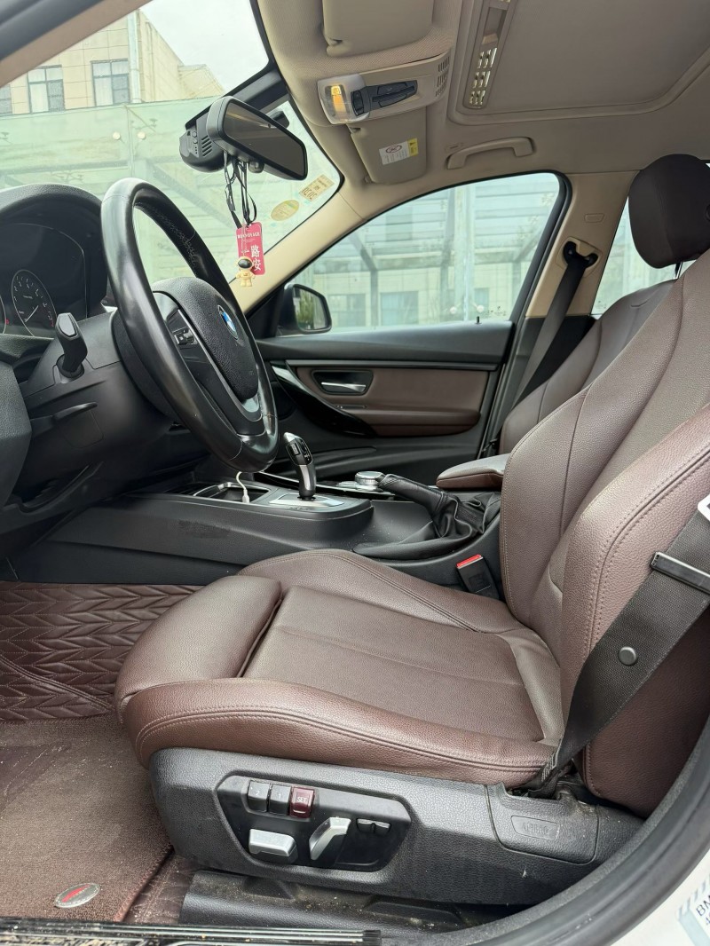 九江18年宝马3系9