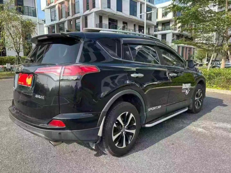 广州17年丰田RAV4荣放8