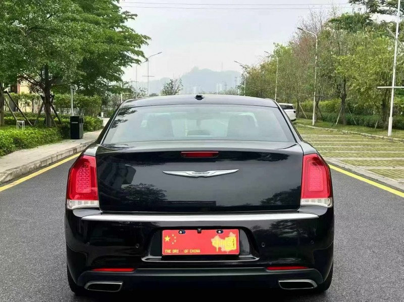 广州16年克莱斯勒300C8