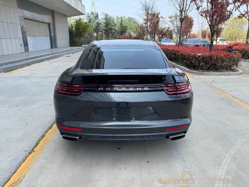 济宁18年保时捷帕拉梅拉5