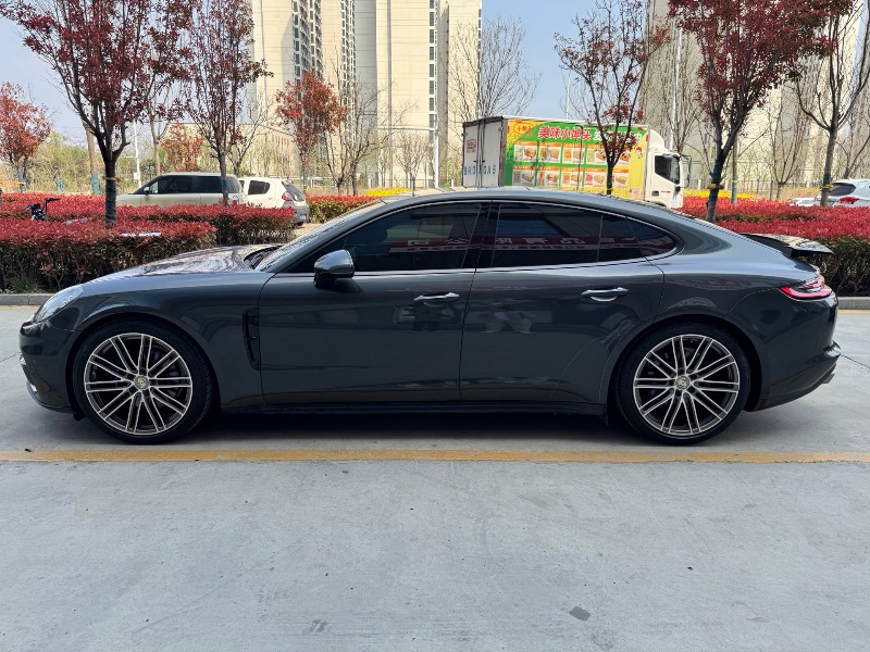 济宁18年保时捷帕拉梅拉6