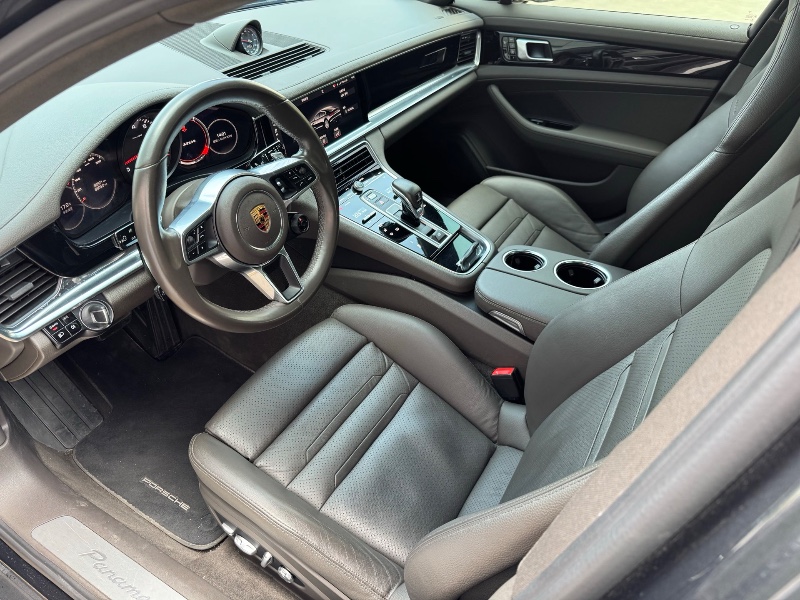 济宁18年保时捷帕拉梅拉7