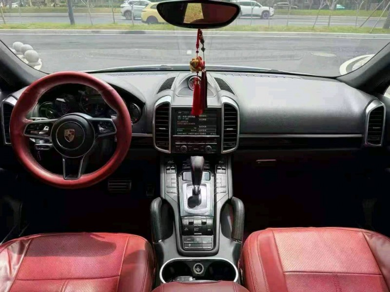 湖州16年保时捷卡宴3
