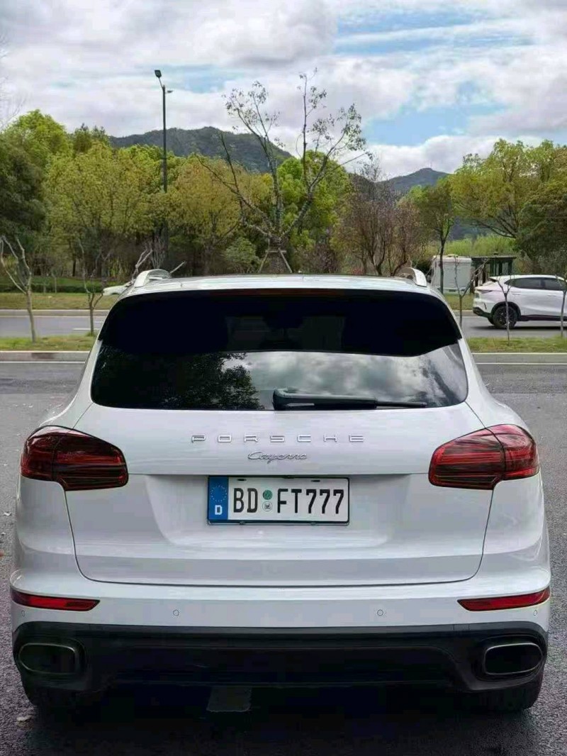 湖州16年保时捷卡宴4