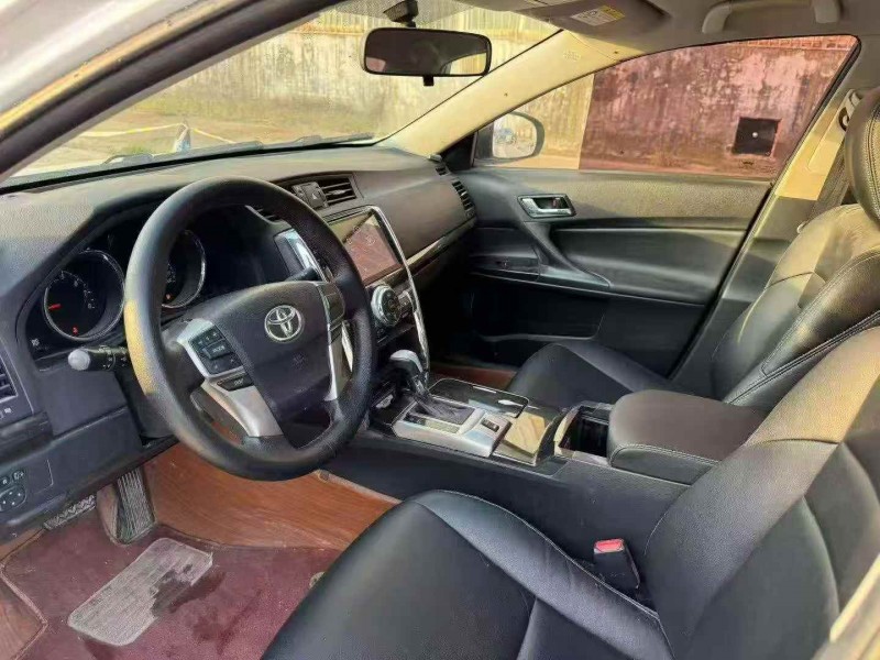 菏泽13年丰田锐志4