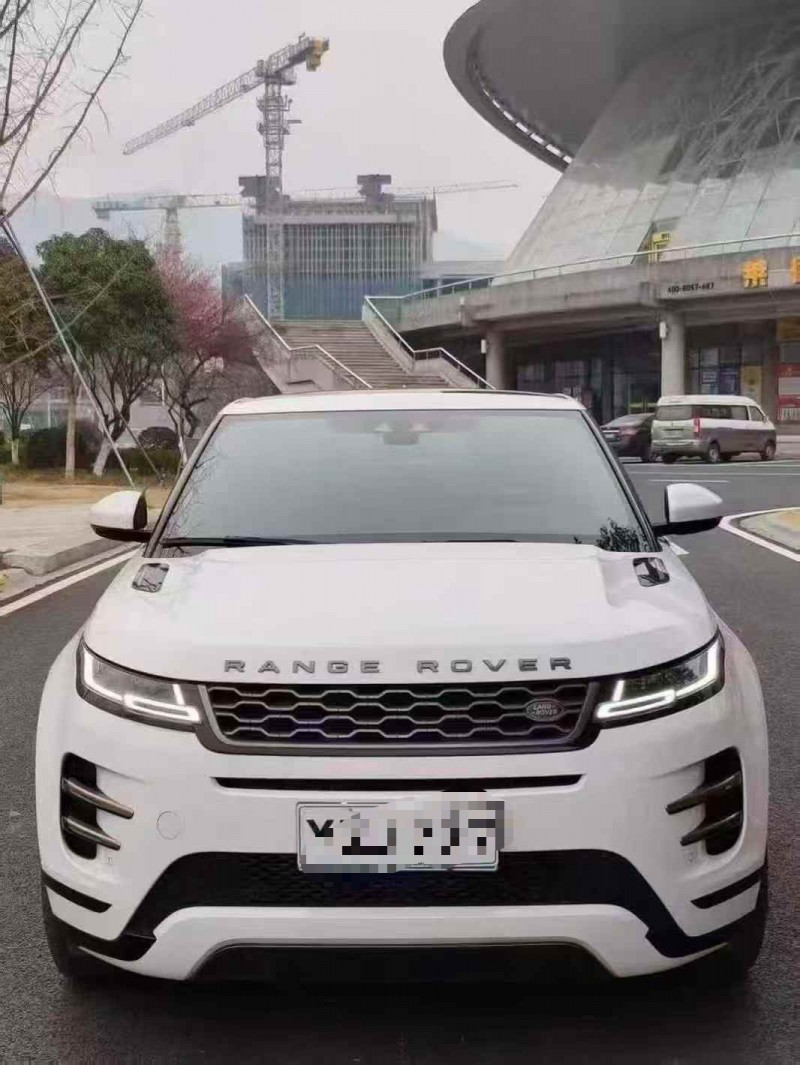 湖州21年路虎极光1