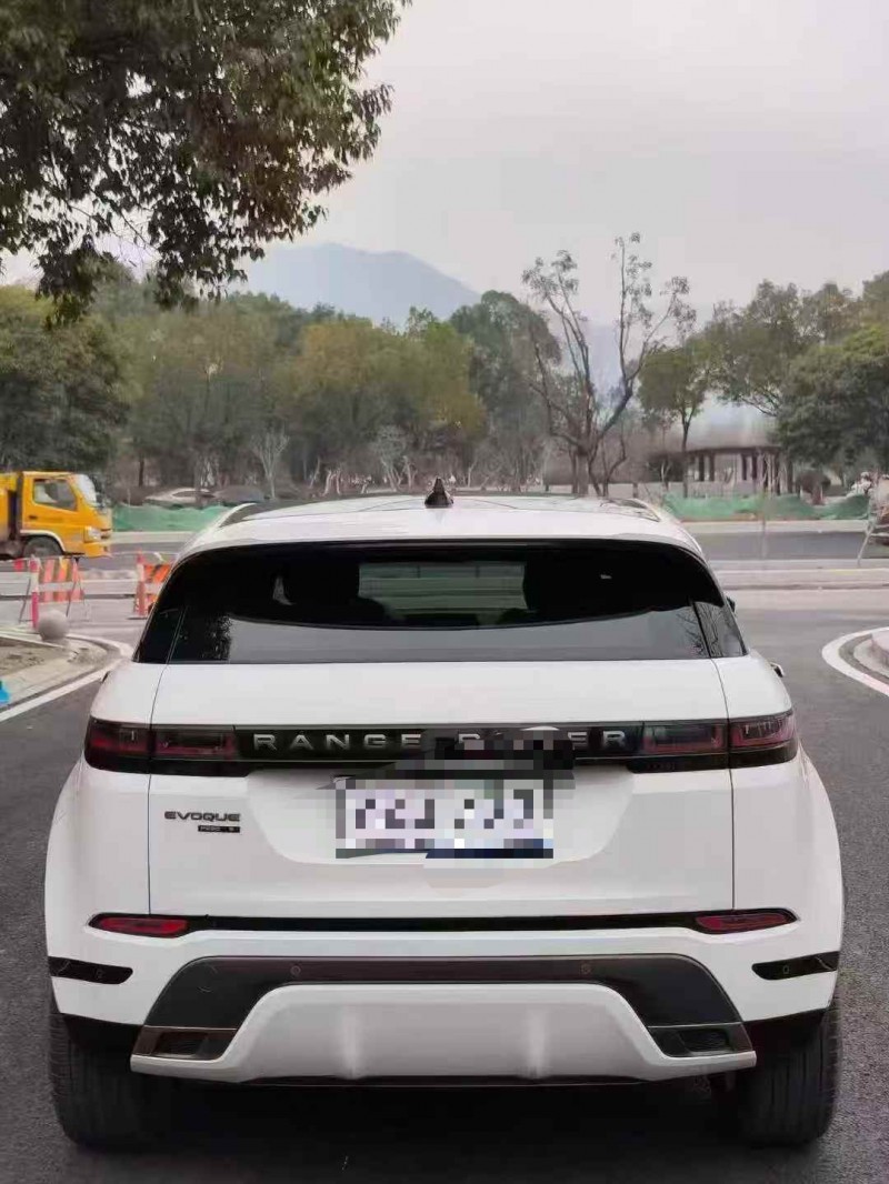 湖州21年路虎极光4