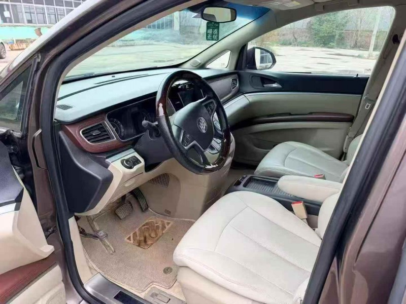 济宁17年别克GL84