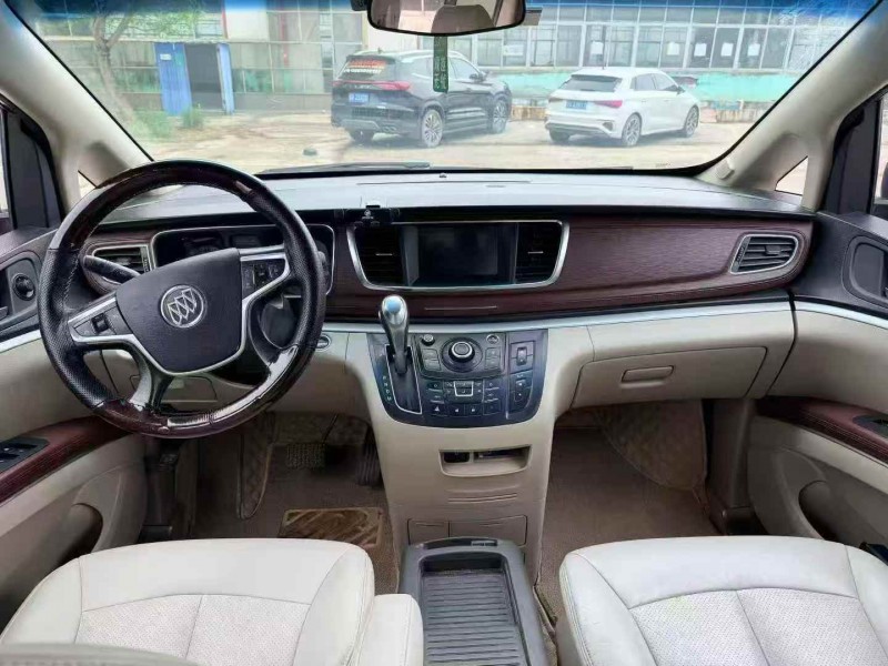 济宁17年别克GL86