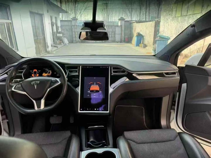 济宁18年特斯拉MODEL X4