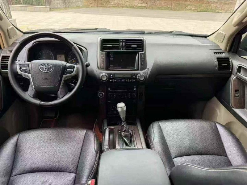 济宁12年丰田普拉多6