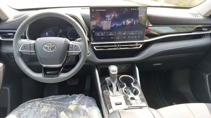 东营26年丰田汉兰达7