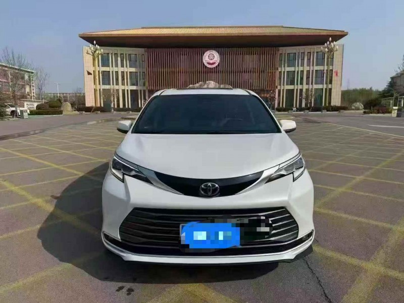 枣庄25年丰田塞纳1