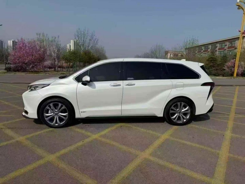 枣庄25年丰田塞纳8