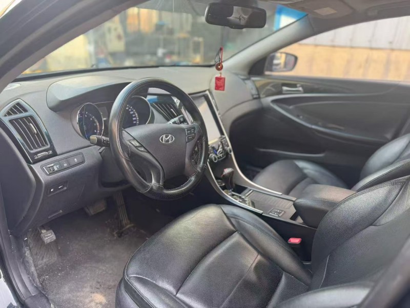 青岛15年现代索纳塔4