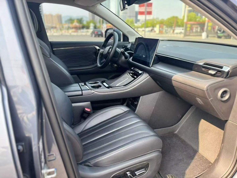 金华25年传祺埃安V7