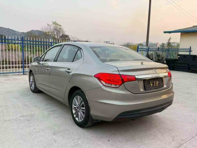 张家界15年雪铁龙C47