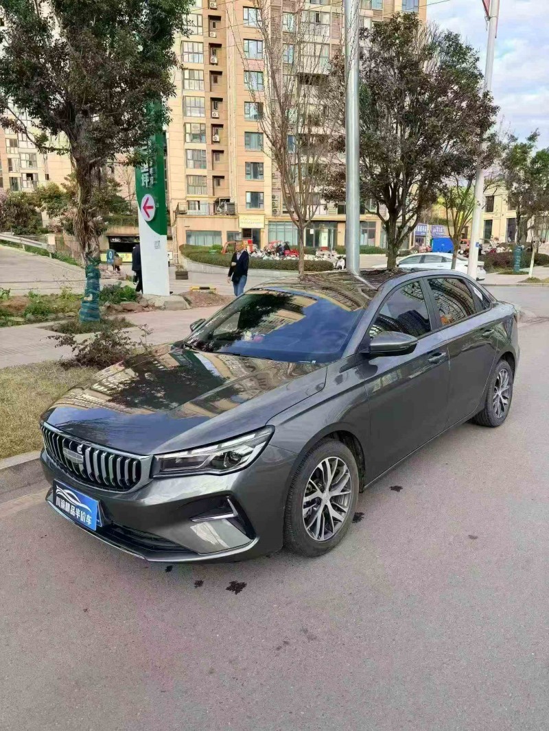 德阳25年吉利帝豪3