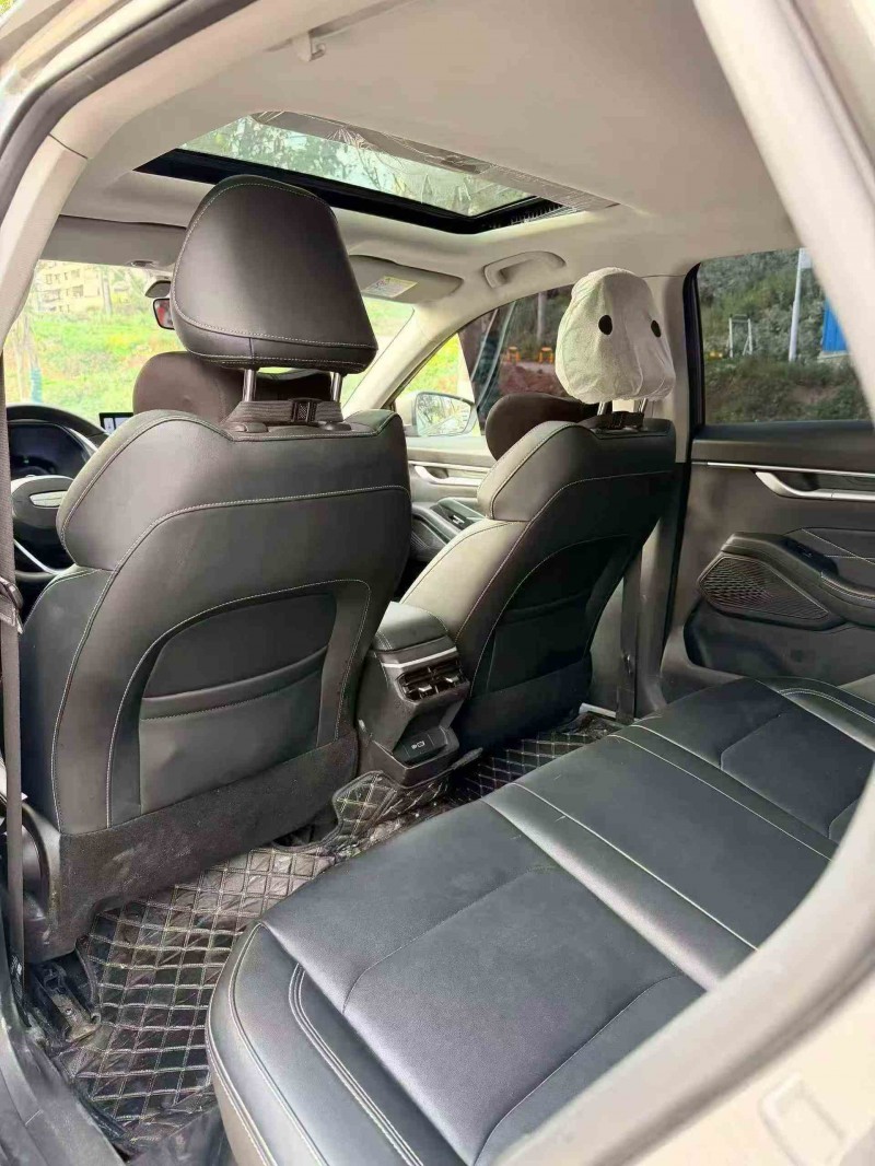 德阳25年吉利帝豪6