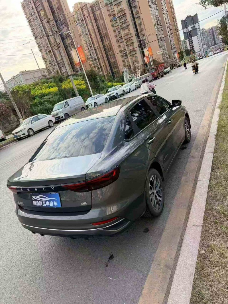 德阳25年吉利帝豪7