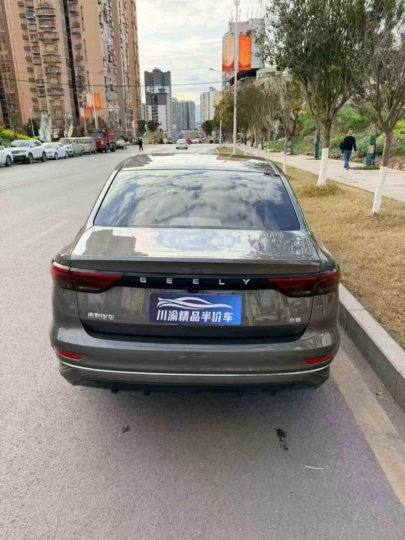 德阳25年吉利帝豪9