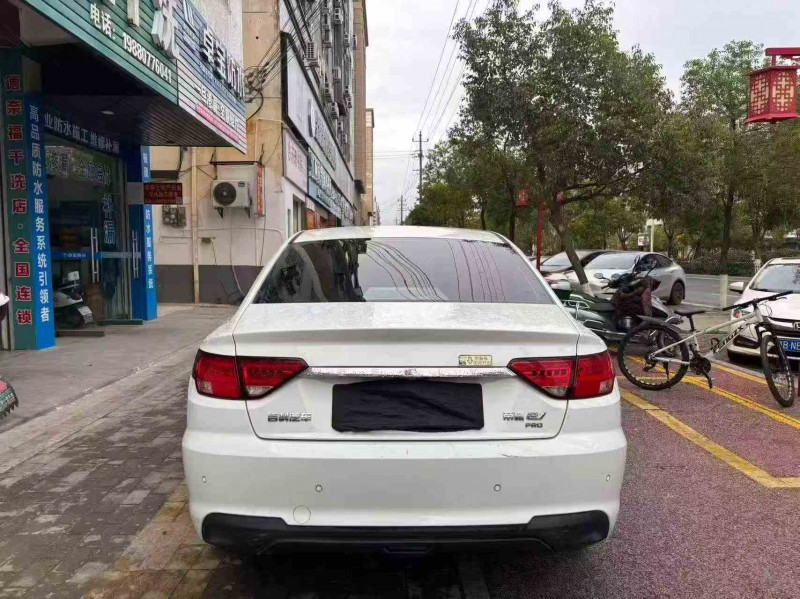 新余25年吉利帝豪8