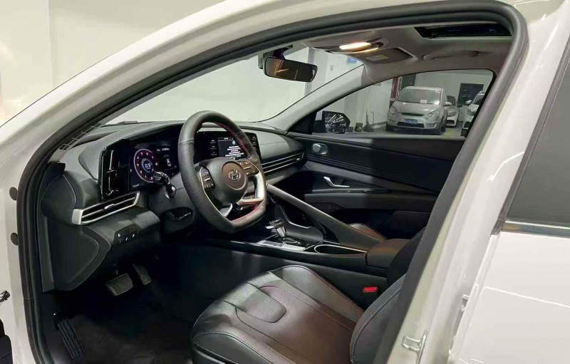 吉安22年现代伊兰特5