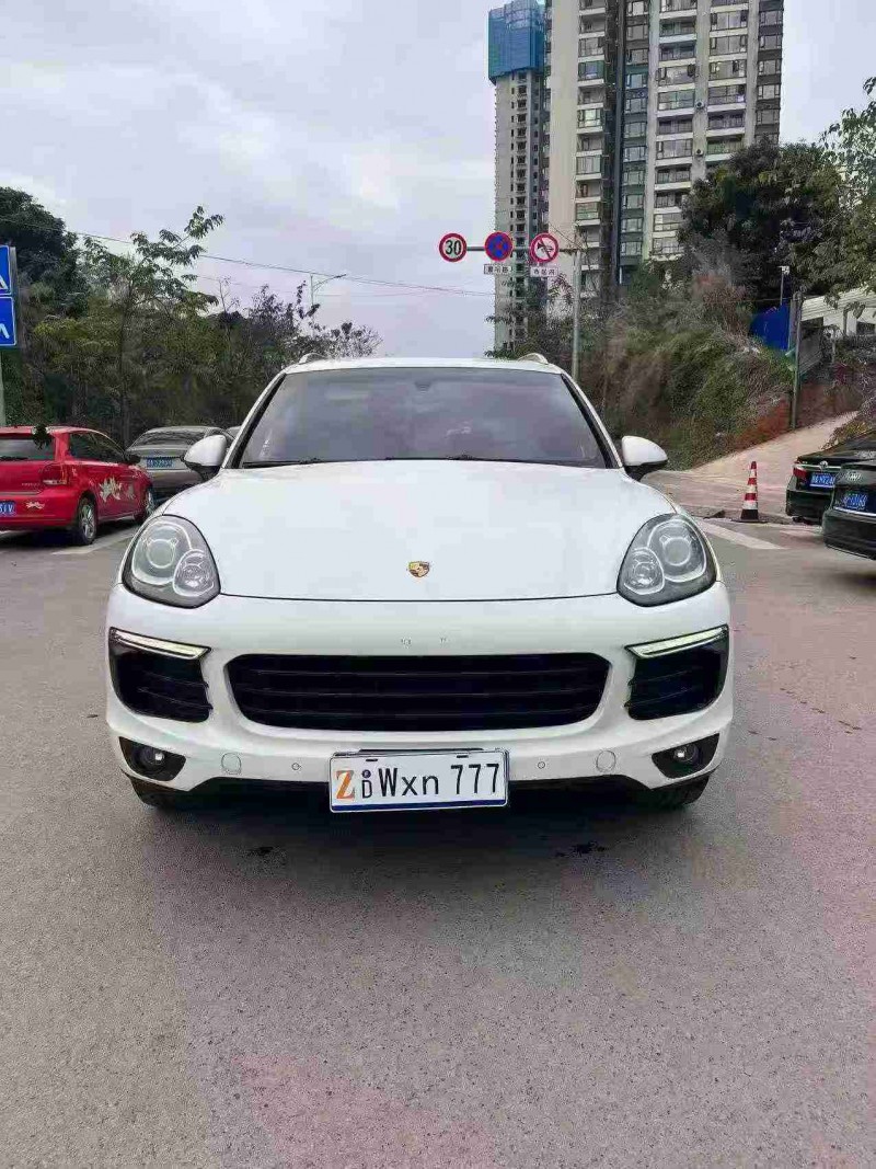南宁16年保时捷卡宴1