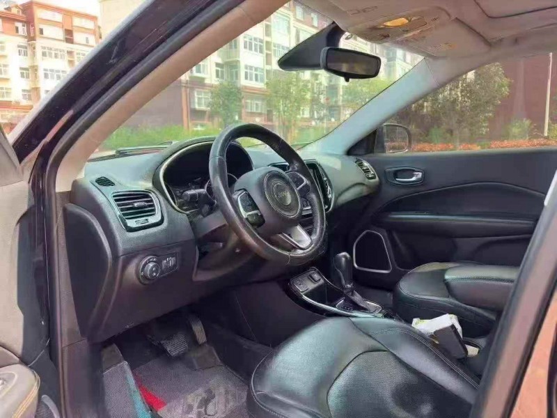 济宁19年Jeep指南者4