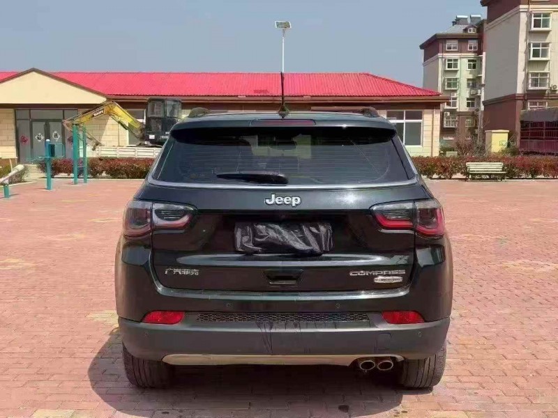 济宁19年Jeep指南者8